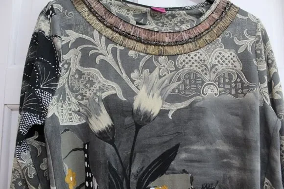 Save The Queen Top Size Large Long Sleeved - Picture 2 of 7